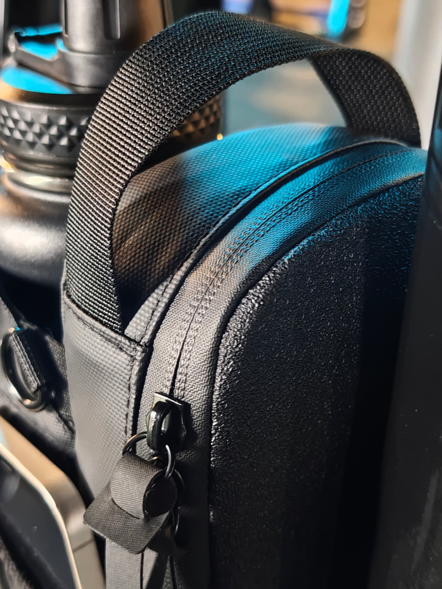 ANTIGRAVITY Magnetic Gym Bag